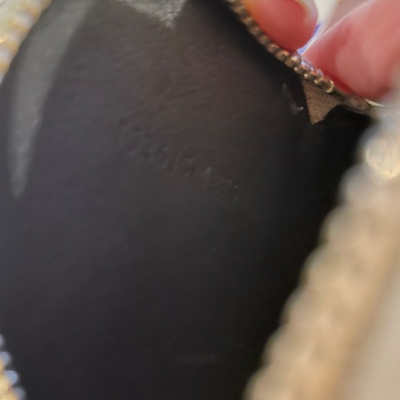 Gucci White Heart-Shaped Leather Coin Purse - Picture 8 of 8